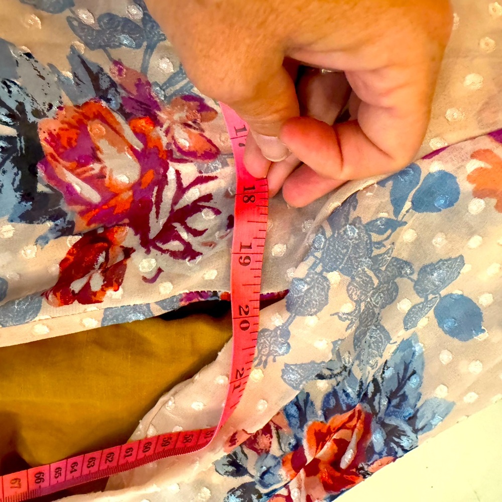 Beautiful Daniel Rainn blouse. - Picture 7 of 7